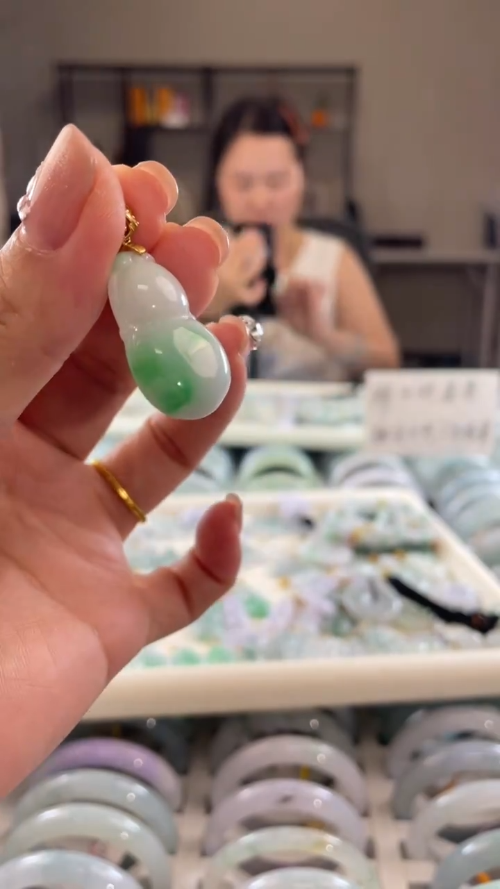 吊坠(赠链)银S925镶嵌翡翠多样性发一