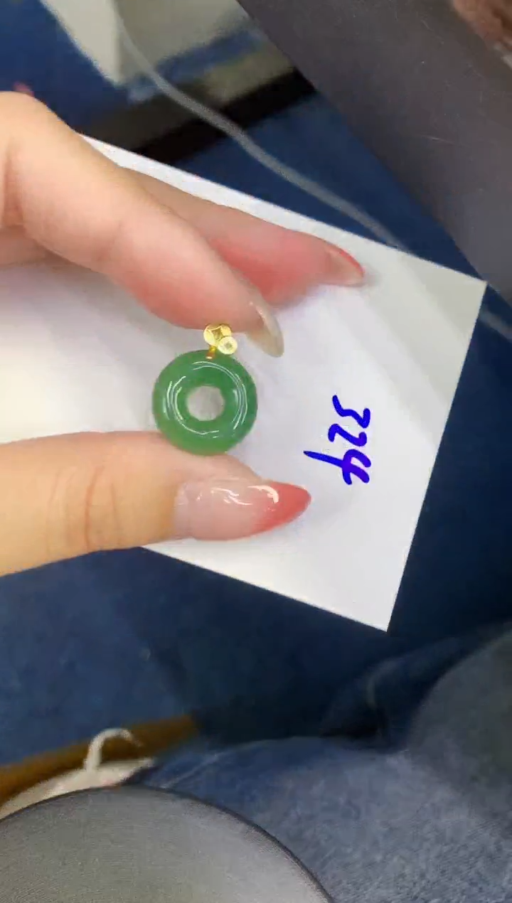 翡翠未镶嵌颈饰缅甸天然翡翠A货