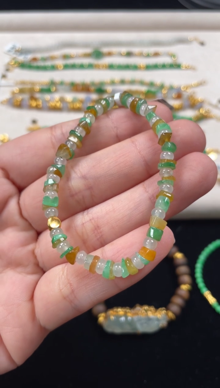 足金镶嵌手串翡翠一条   P450