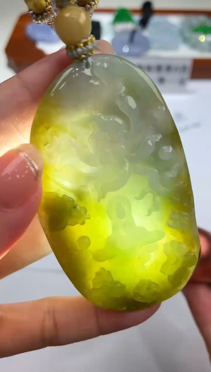 翡翠未镶嵌挂件281468    