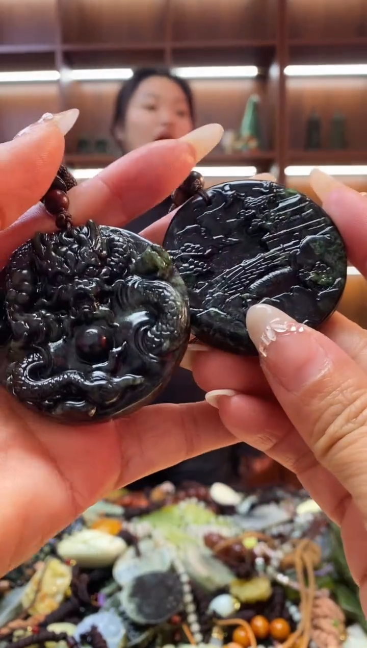 未镶嵌岫玉吊坠拍一发二