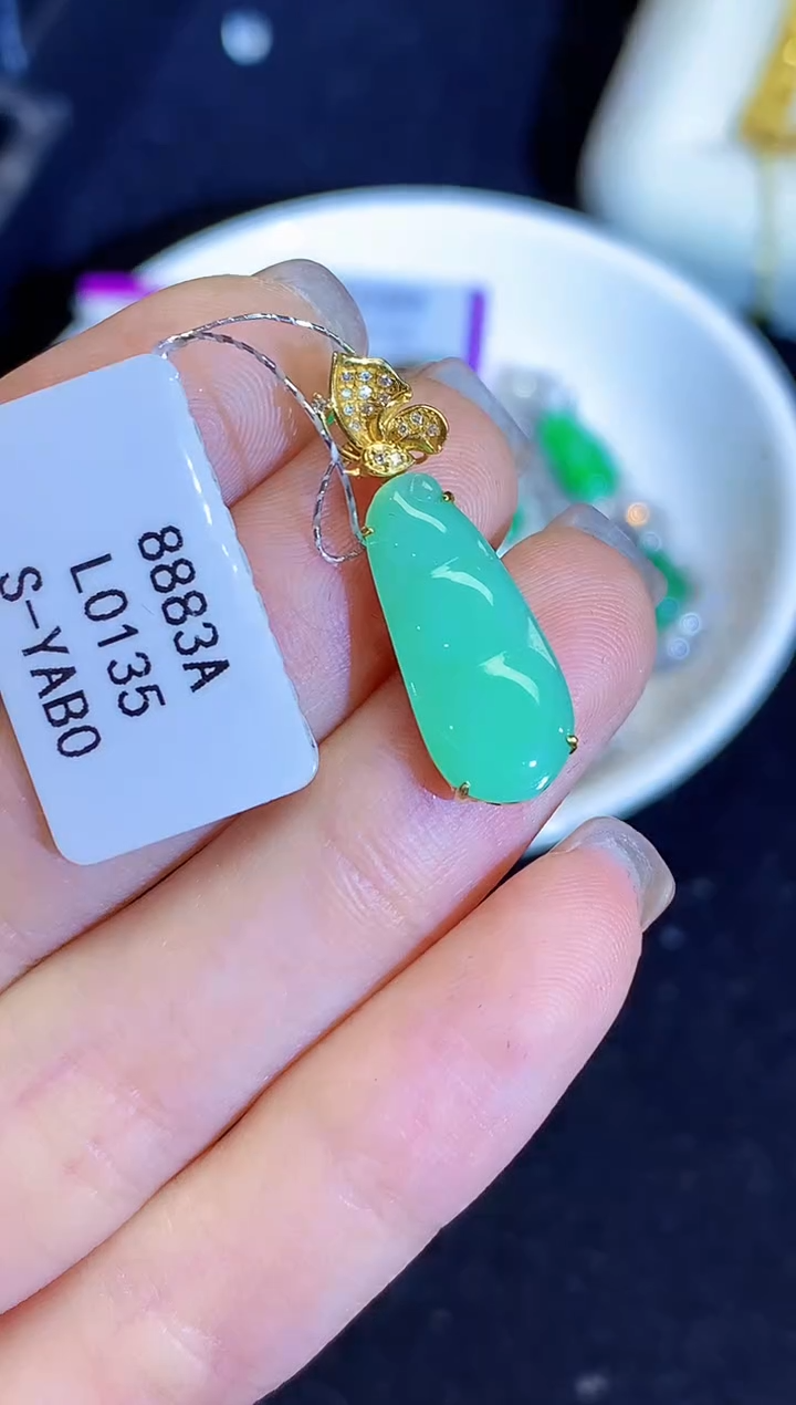 吊坠(不含链)18K金镶嵌翡翠L0135多样性发其一