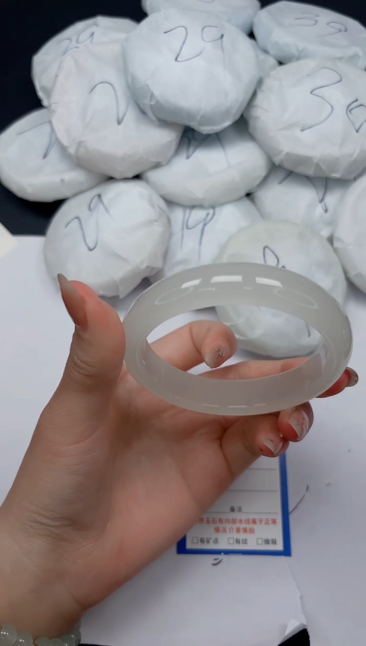 未镶嵌手镯石英质玉285/62.4