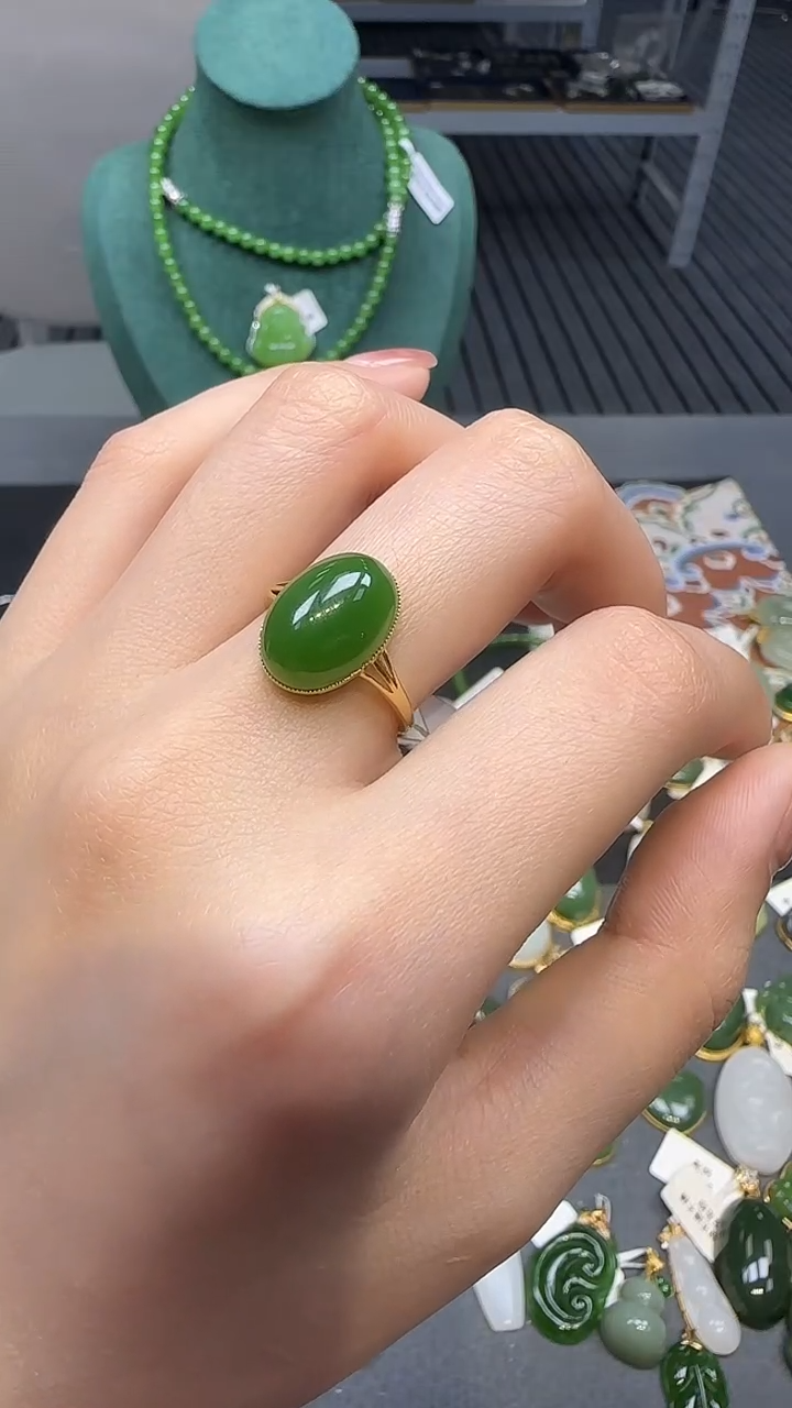 18K金镶嵌戒指和田玉1