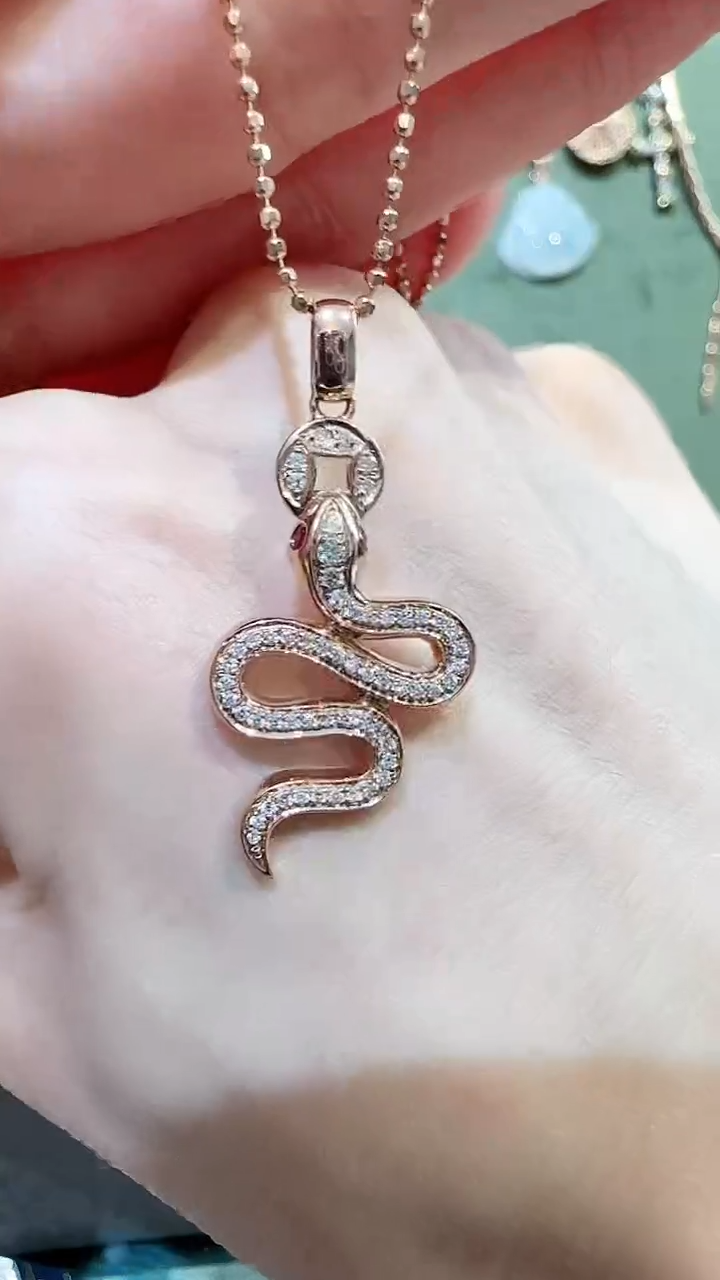 【闪购商品】天然钻石吊坠(不含链)18K金镶嵌18K金钻石蛇蛇吊坠