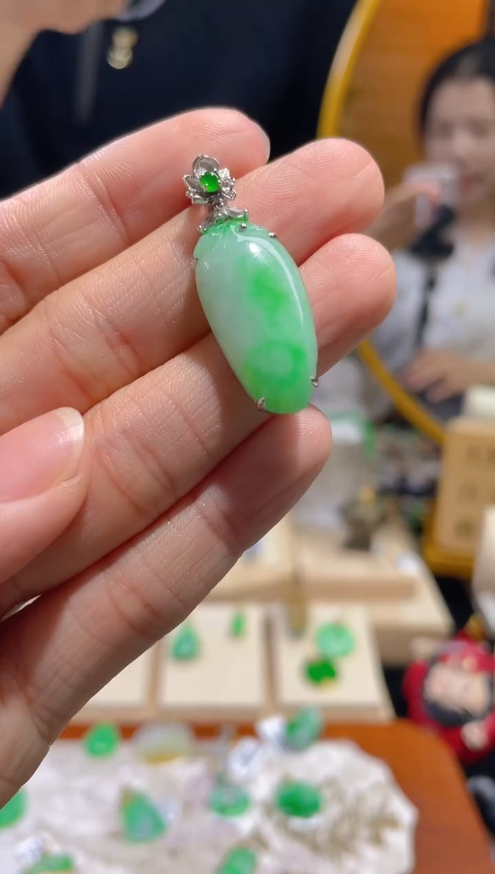 【闪购商品】翡翠颈饰18K金镶嵌假一赔三