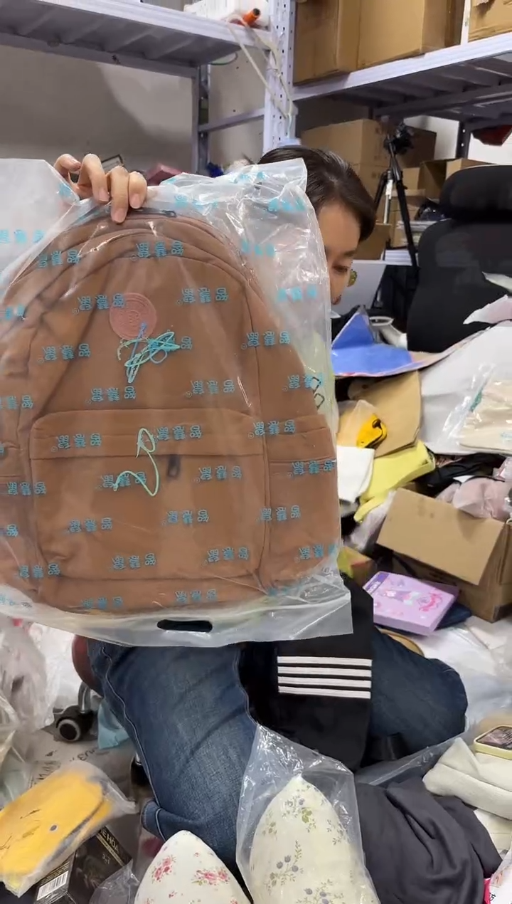 PVC点点小红心 没关注的关注一下主播