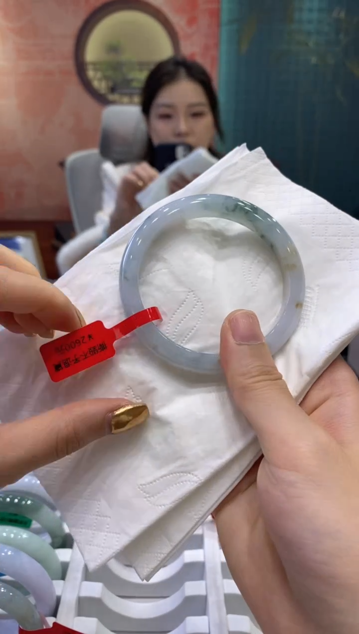 【闪购商品】翡翠手镯未镶嵌多人03881