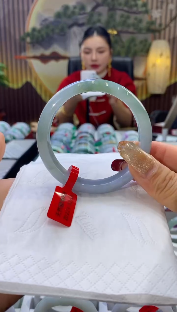 【闪购商品】翡翠手镯未镶嵌多人08082