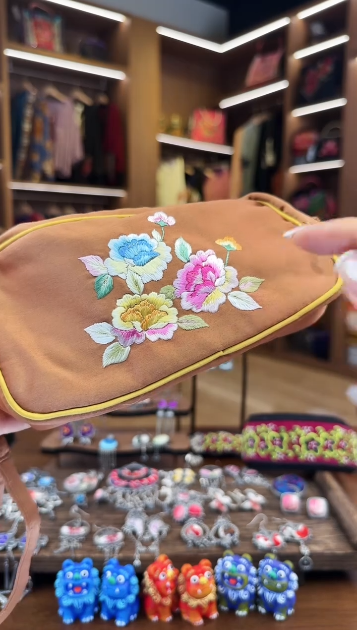 【闪购商品】织绣L580黔东南苗族刺绣