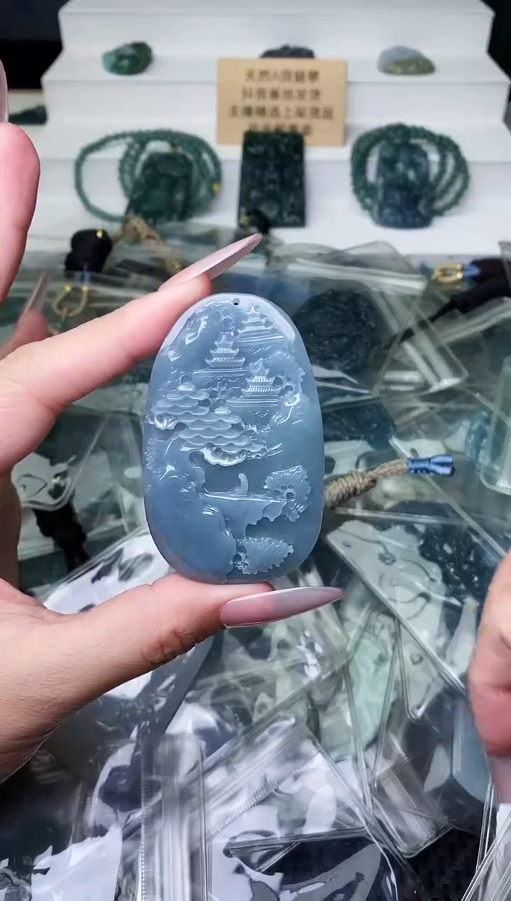 颈饰未镶嵌翡翠 