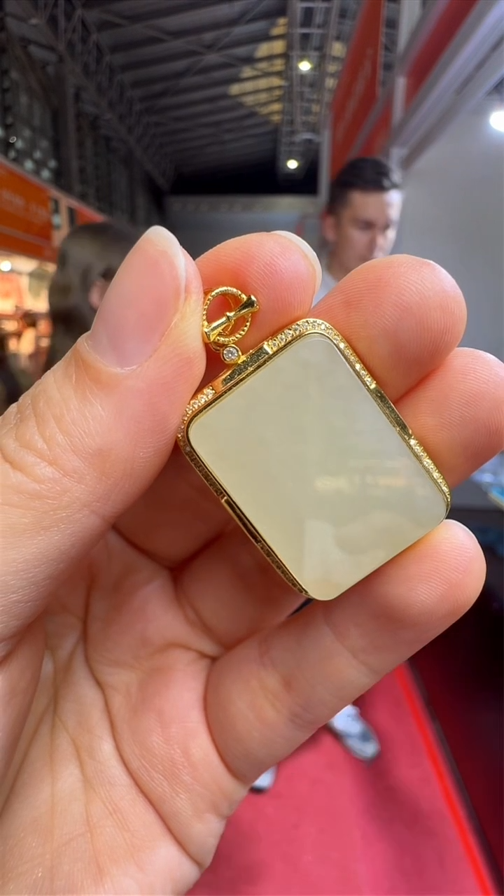 和田玉（白玉）未镶嵌颈饰和田玉假一罚十