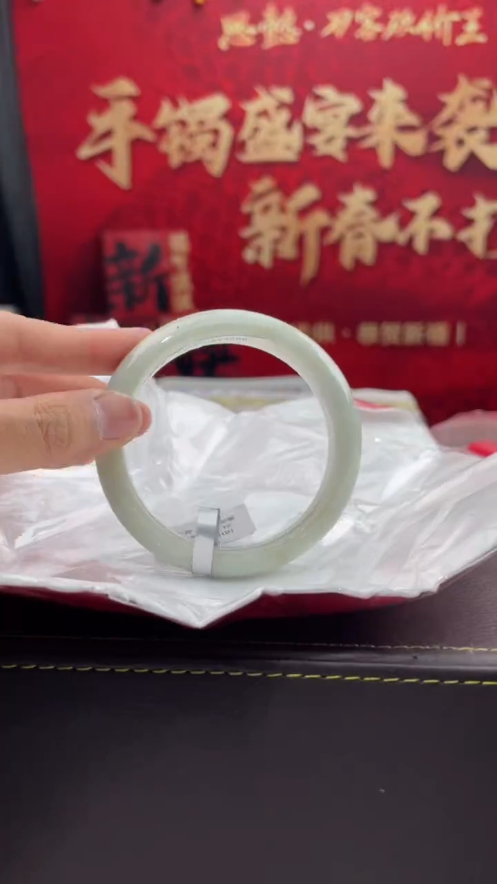 【闪购商品】翡翠手镯未镶嵌23翡翠手镯（微瑕）