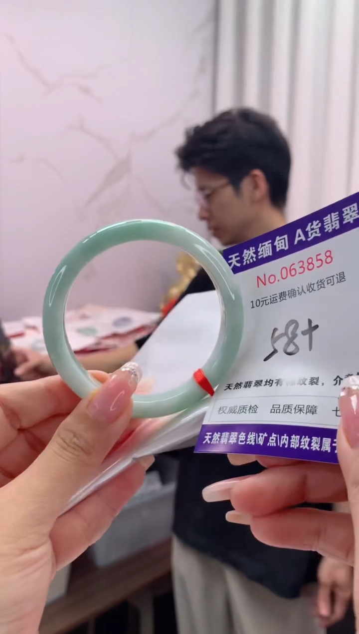 翡翠手镯未镶嵌有纹，完美者勿拍