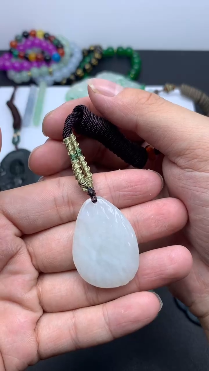 颈饰未镶嵌翡翠吊坠