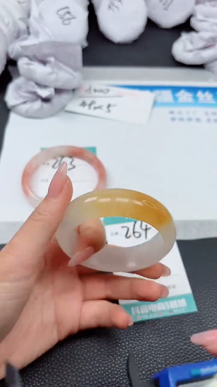 【闪购商品】石英质玉手镯未镶嵌A264