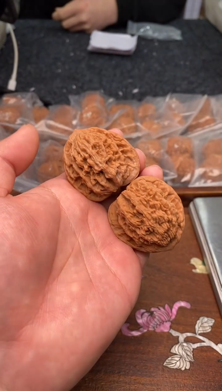【闪购商品】文玩核桃把件G143号41尺虎头