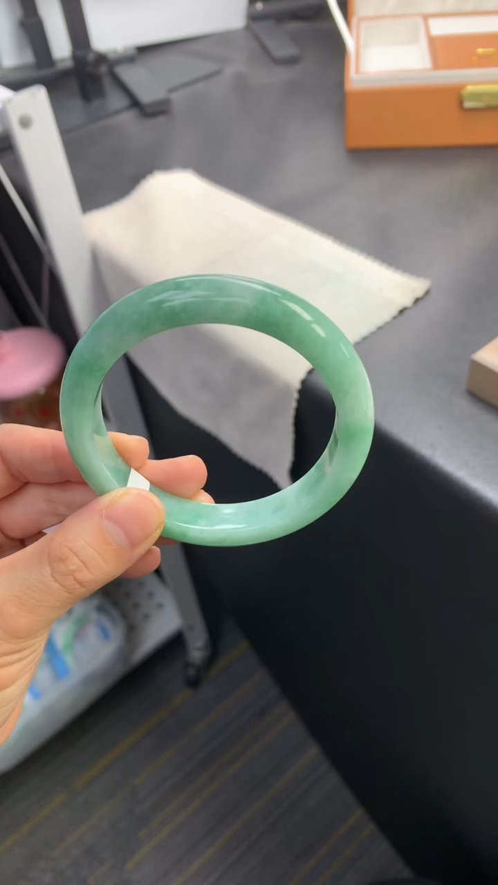 未镶嵌手镯翡翠退货需手镯吊牌标签完好