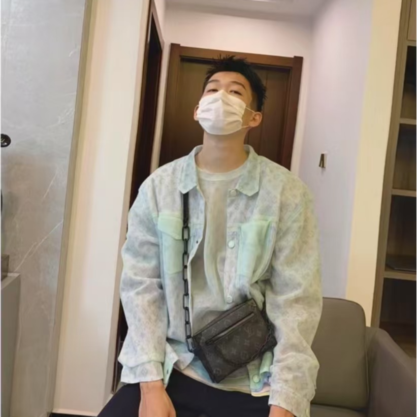 95新 LouisVuitton/路易威登 潮奢豆 严选/老花满印外套/J13695