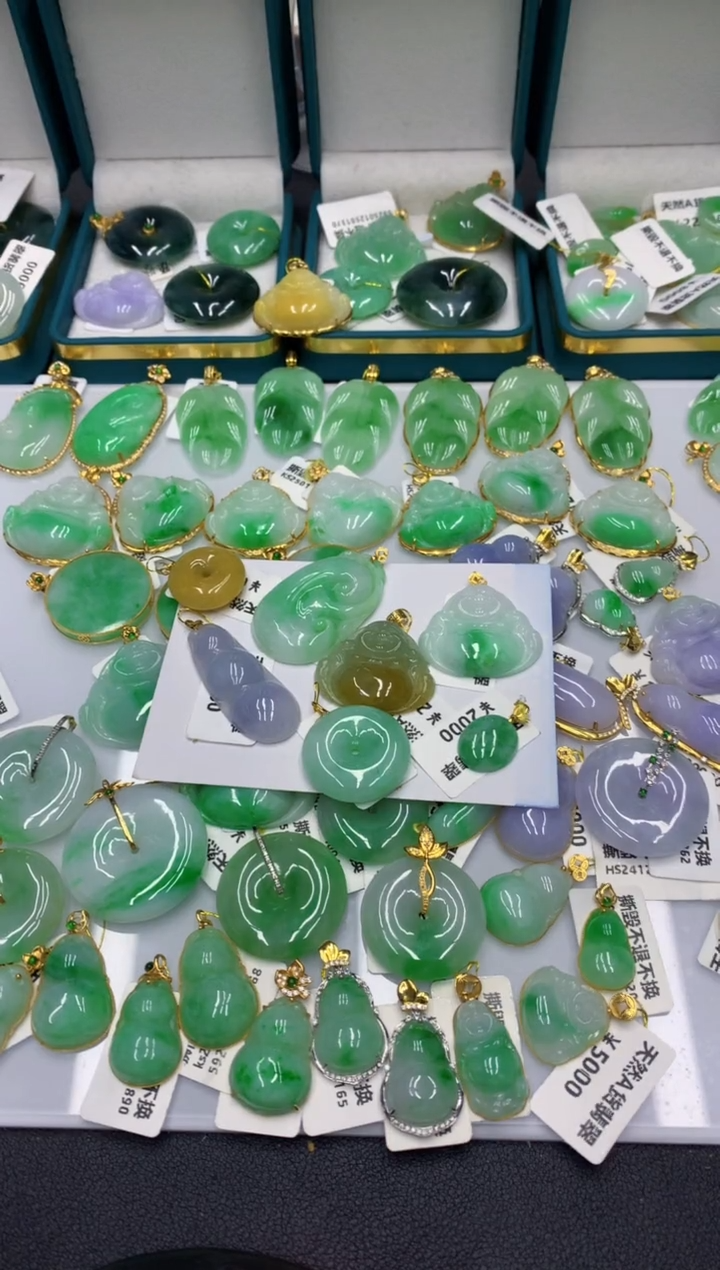 【闪购商品】翡翠颈饰18K金镶嵌翡翠