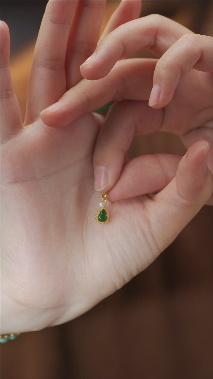 【闪购商品】翡翠吊坠(不含链)18K金镶嵌吊坠