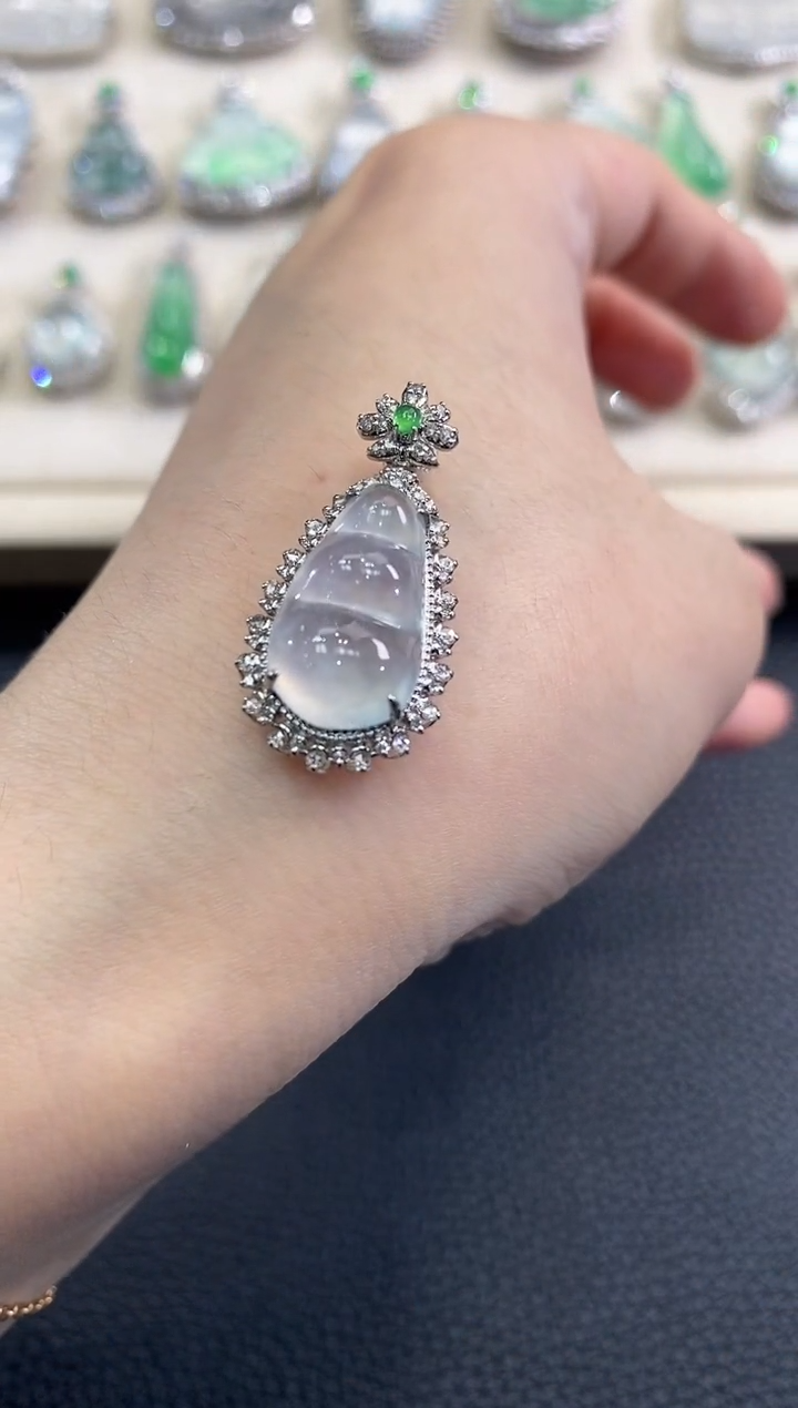 翡翠18K金镶嵌吊坠(不含链)春日珠宝 B53多样性一件发