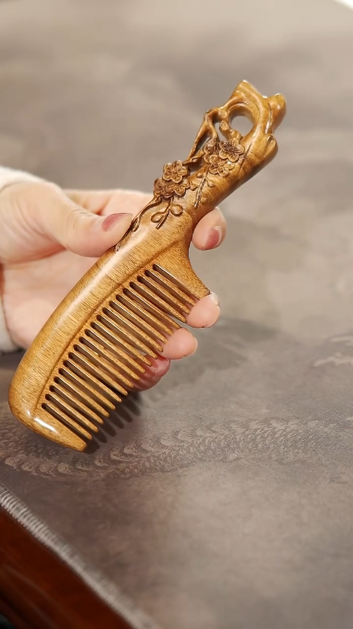 金丝楠梅花手柄梳