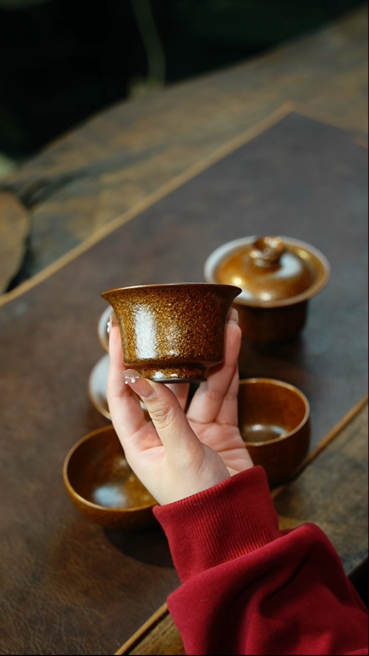 【闪购商品】瓷片梅有华 茶叶末釉 马蹄杯