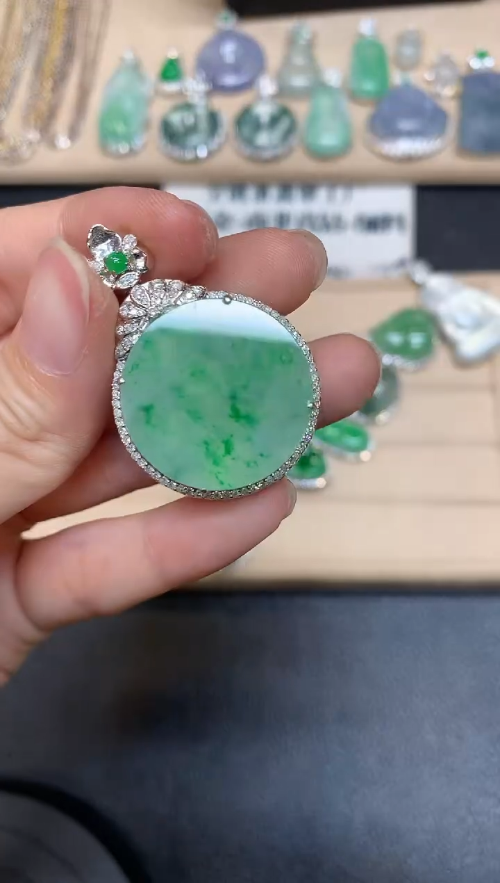 【闪购商品】翡翠颈饰18K金镶嵌圆牌【无服务费