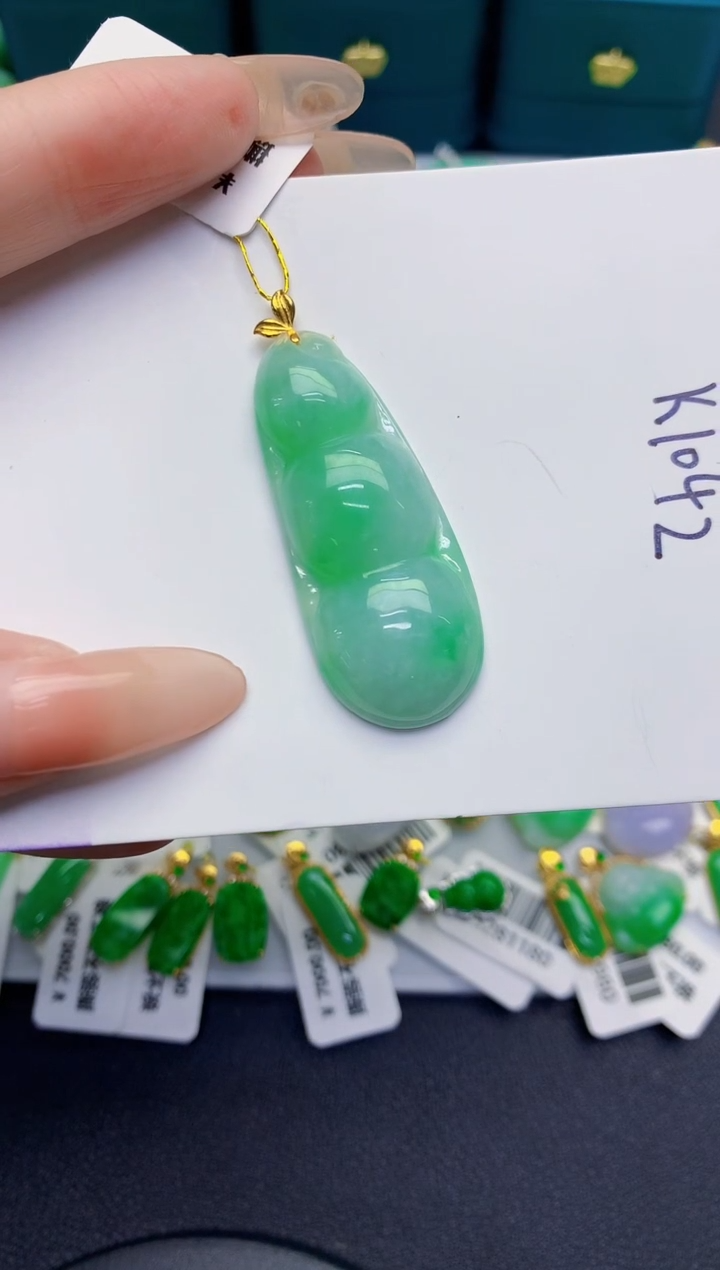 颈饰18K金镶嵌翡翠缅甸天然翡翠A货