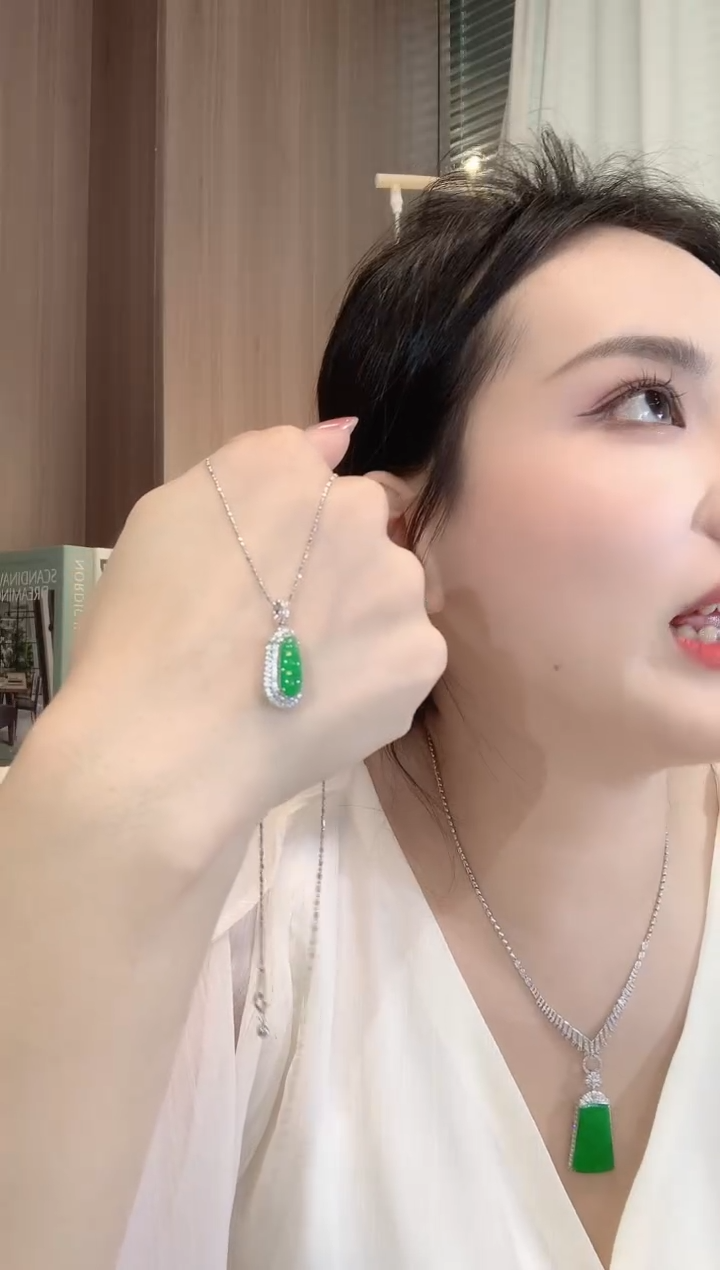 翡翠18K金镶嵌吊坠(不含链)A68