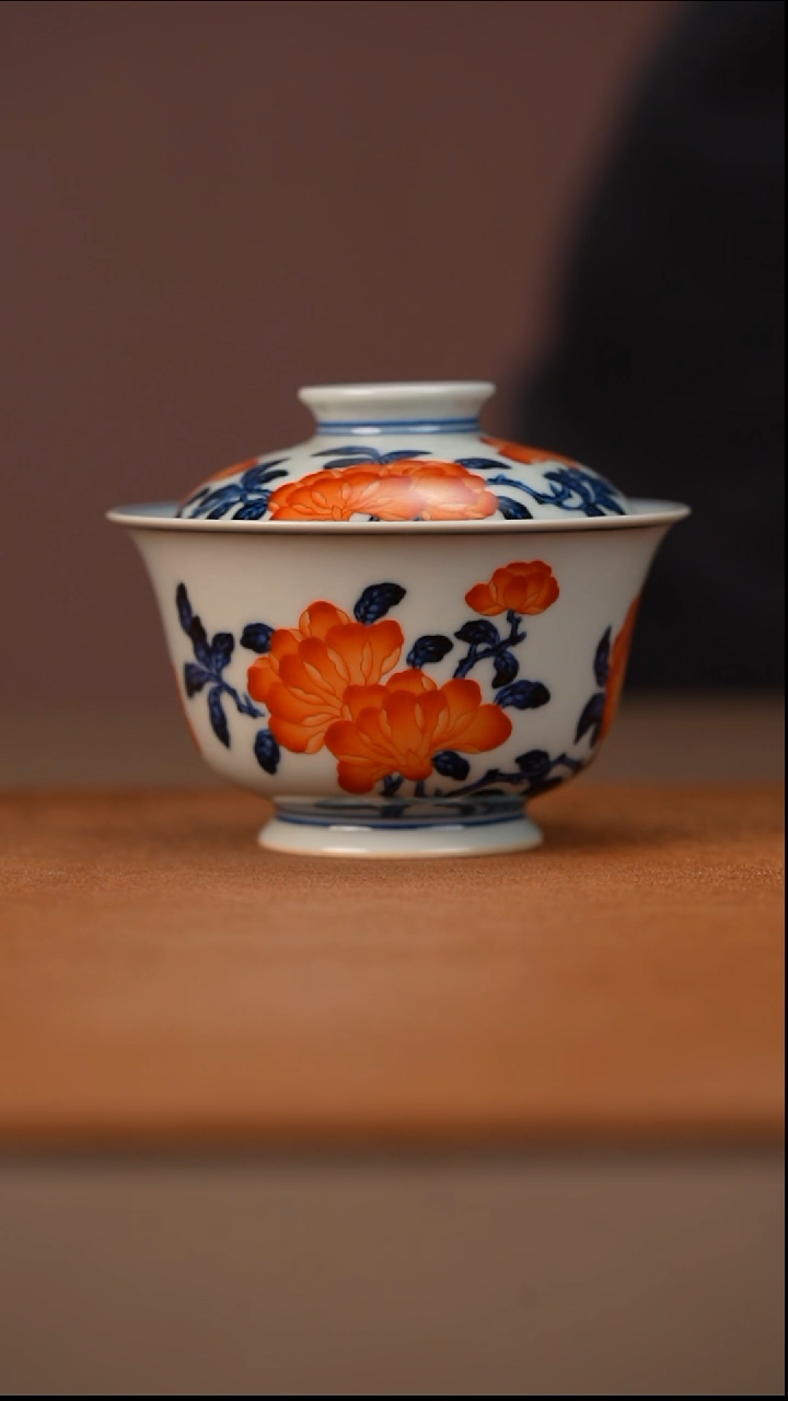 瓷又见春风青花矾红石榴花盖碗