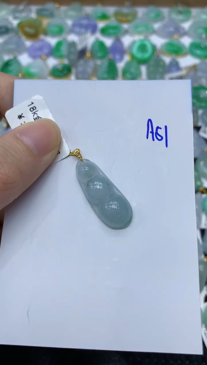 翡翠18K金镶嵌颈饰111111111