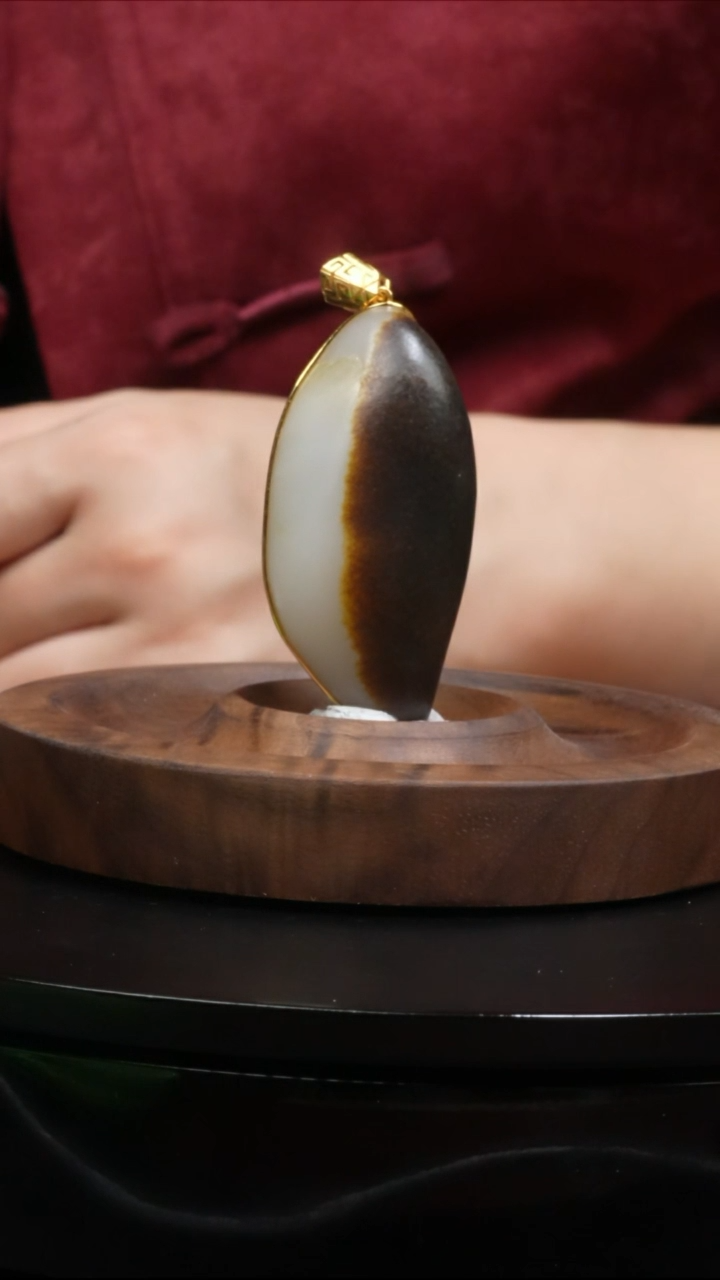 【闪购商品】和田玉吊坠(不含链)18K金镶嵌42.6g和田玉原石