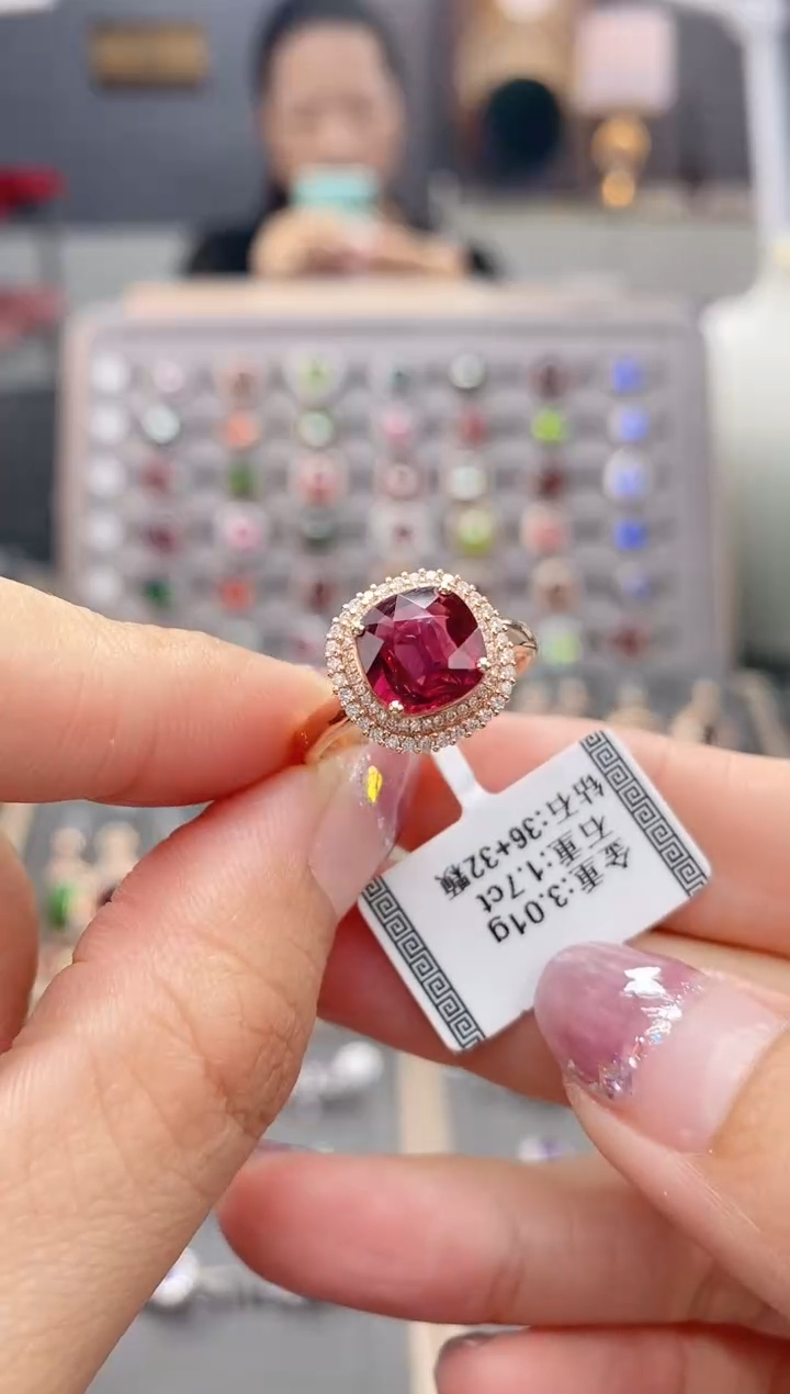 18K金镶嵌戒指碧玺1.7    