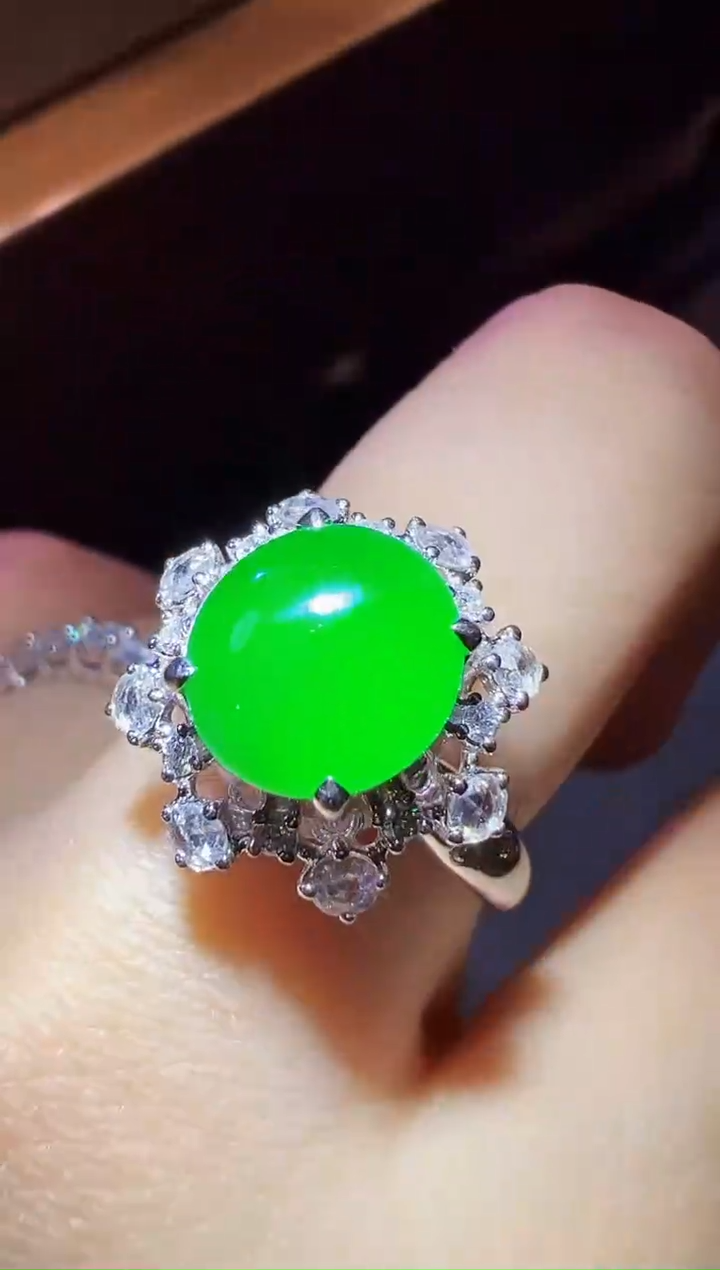 18K金镶嵌戒指翡翠静*?蛋面16800定金