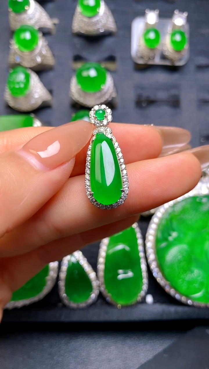 【闪购商品】翡翠吊坠(赠链)银S925镶嵌福瓜吊坠