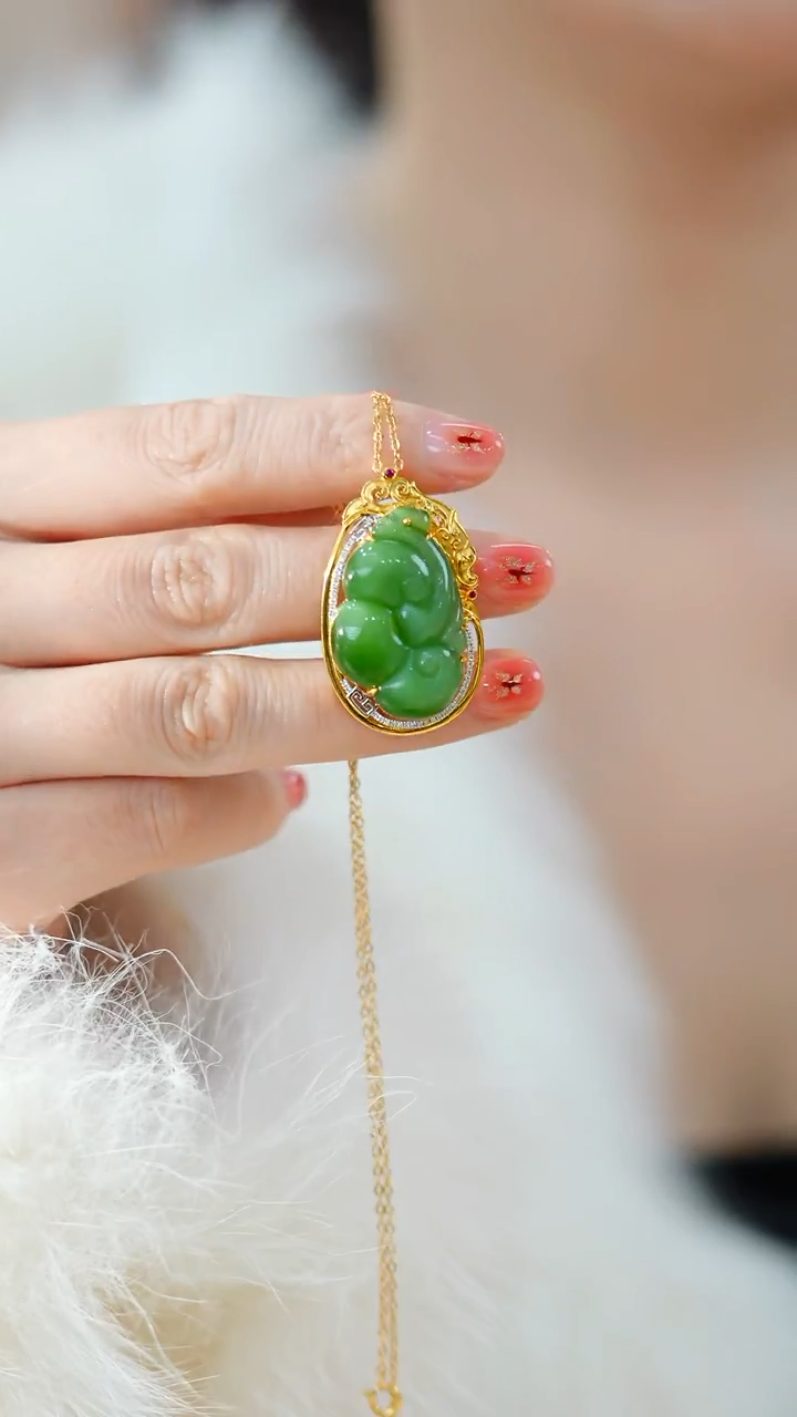 颈饰18K金镶嵌和田玉碧玉猫眼大如意HNZ3803