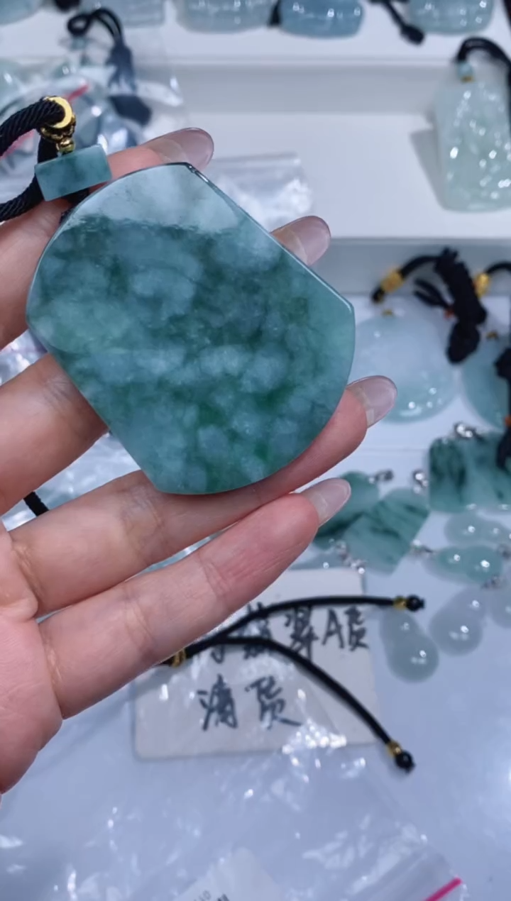 颈饰未镶嵌翡翠吊坠