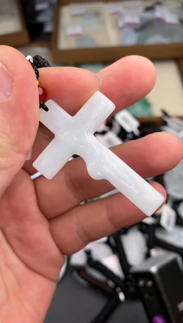 【闪购商品】翡翠颈饰未镶嵌  天然翡翠，一物一图