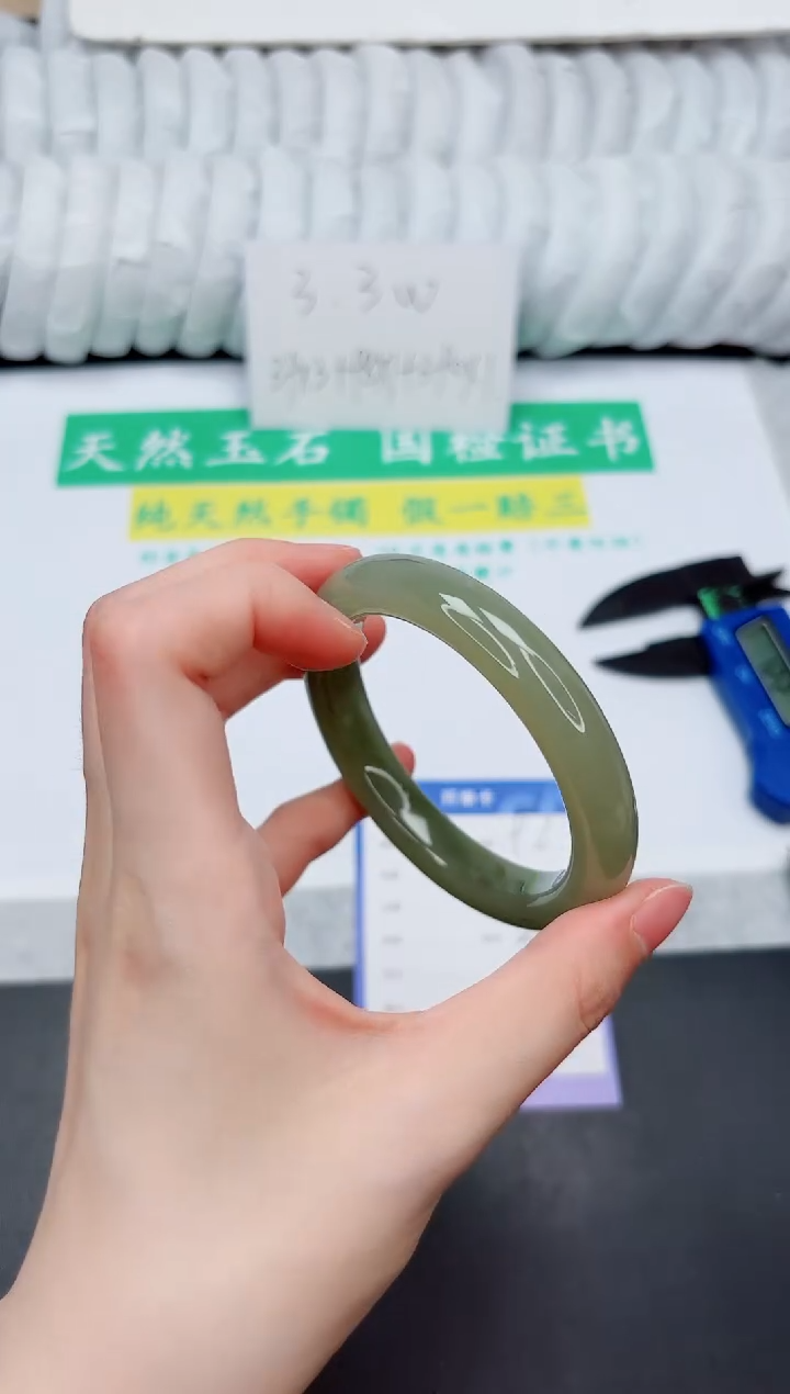 和田玉手镯未镶嵌92-55.6QS1