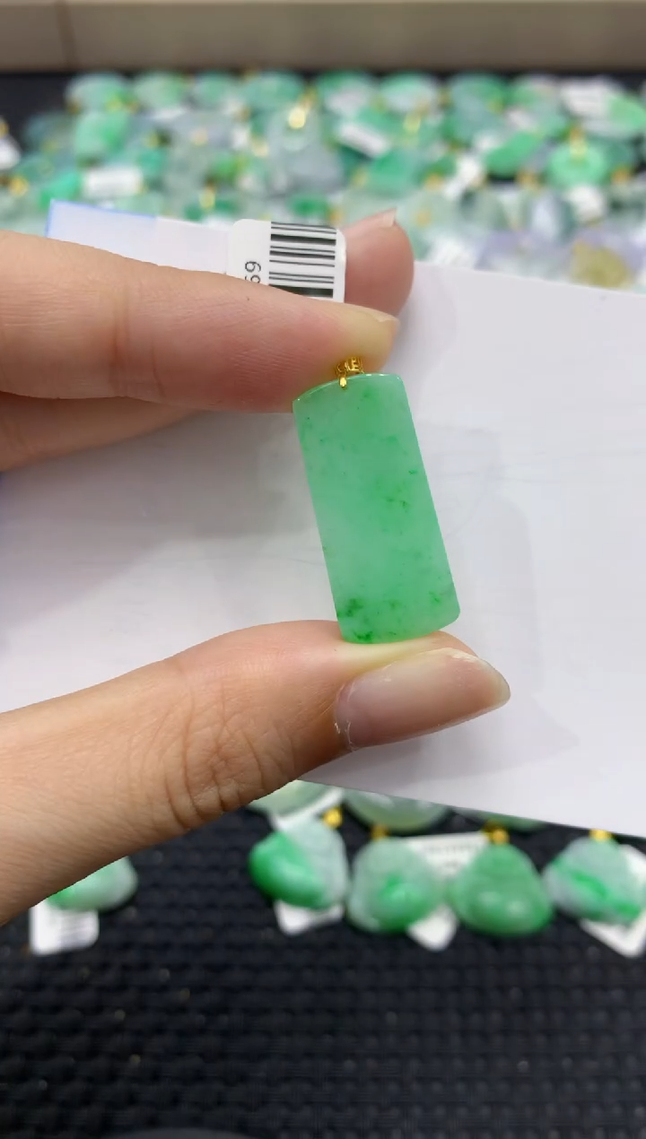 颈饰18K金镶嵌翡翠天然缅甸翡翠A货