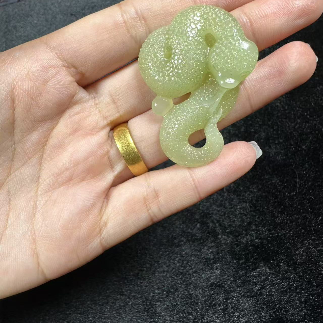 天然和田玉蛇型挂件