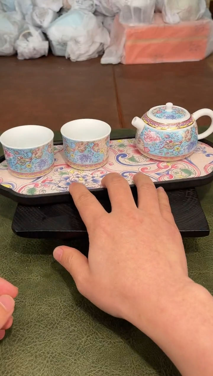 【闪购商品】珐琅彩缠枝莲一壶两杯         