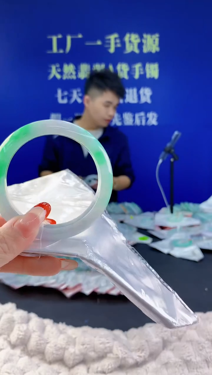 【闪购商品】翡翠手镯未镶嵌17天然A货翡翠1
