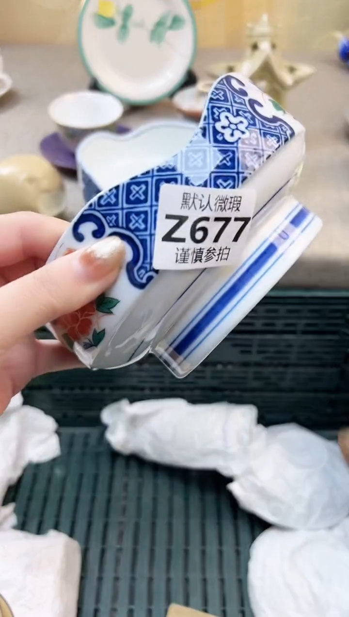 瓷片天****暖      677           