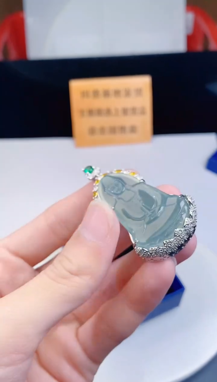 颈饰未镶嵌翡翠  