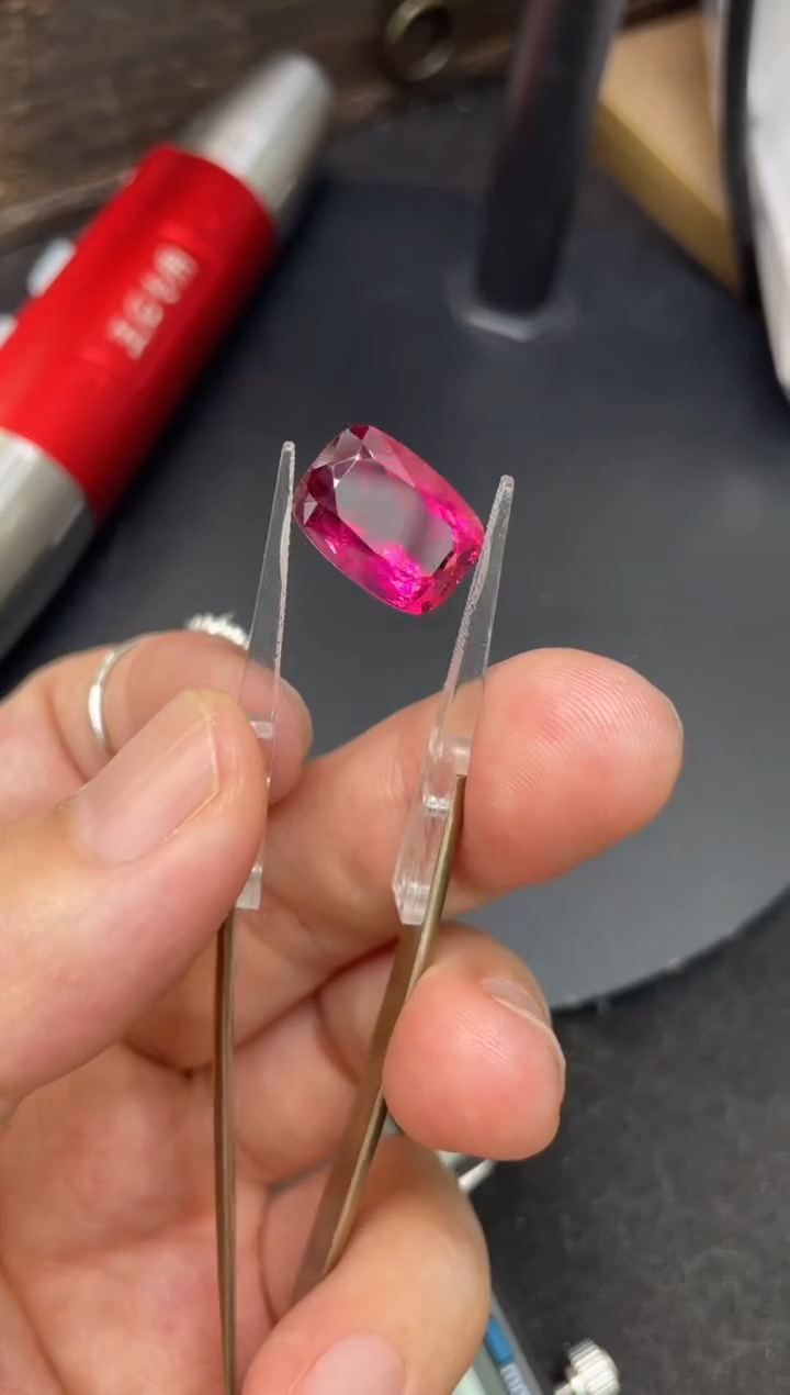 【闪购商品】碧玺卢比莱未镶嵌11.3克拉全净