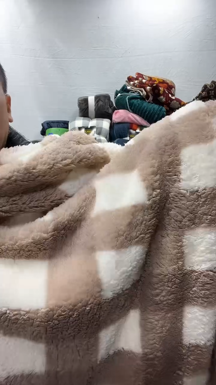 聚酯纤维1.5*2卡其格子