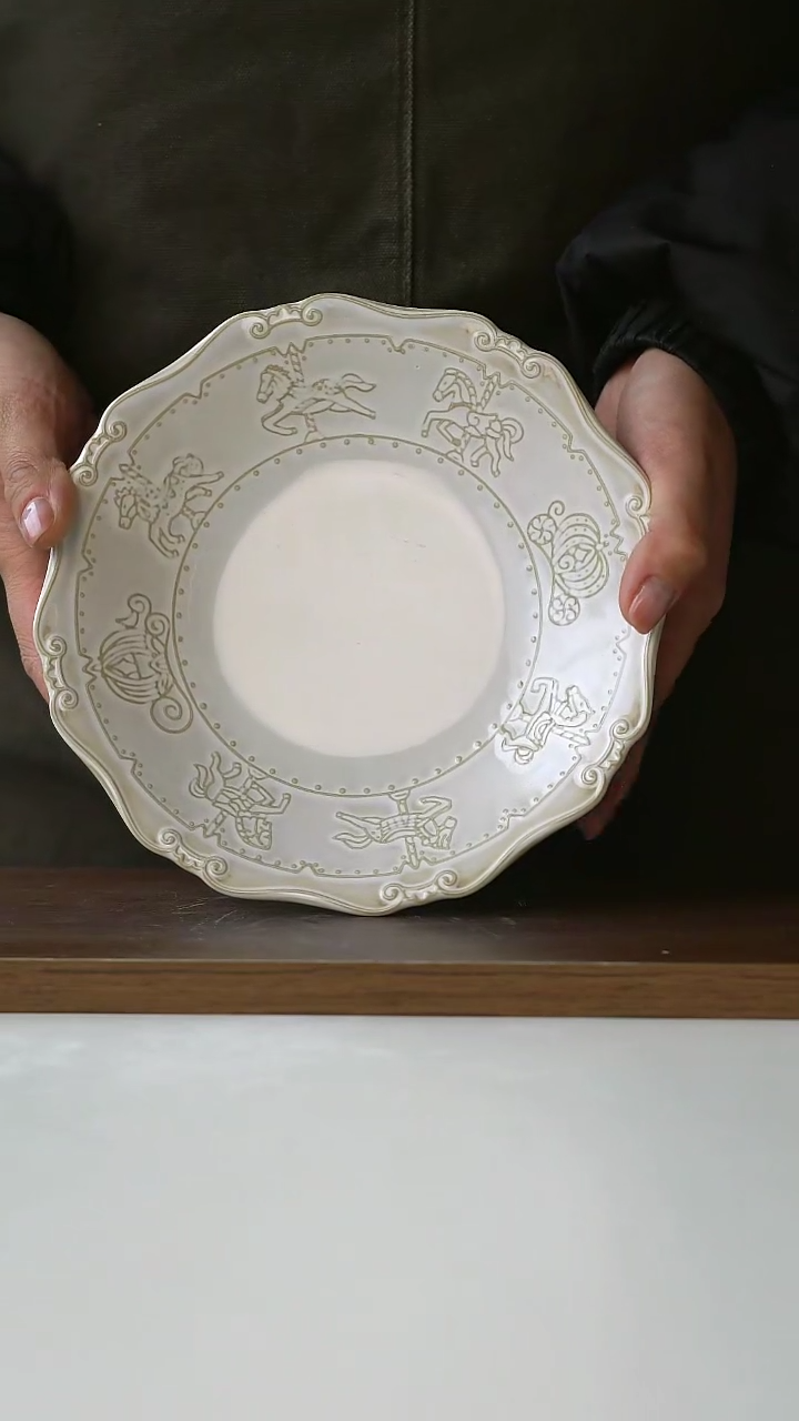 【闪购商品】陶瓷瑕木马浮雕沙拉盘19cm@4-2@